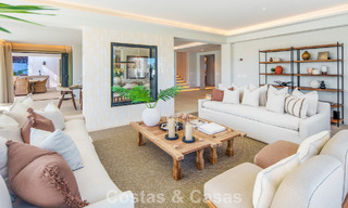 Luxueuze, mediterrane villa te koop, eerstelijnsgolf in een prestigieuze urbanisatie in Nueva Andalucia, Marbella 803300 