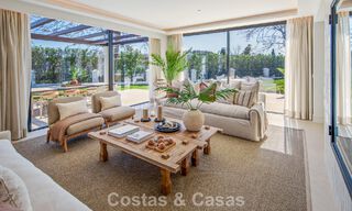 Luxueuze, mediterrane villa te koop, eerstelijnsgolf in een prestigieuze urbanisatie in Nueva Andalucia, Marbella 803301 