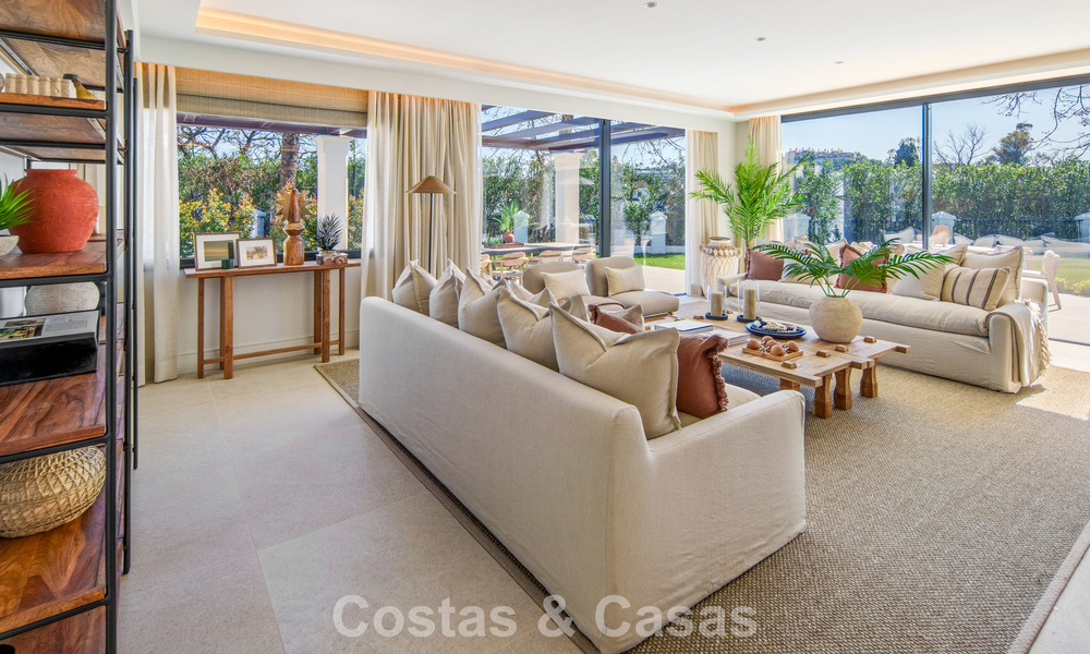 Luxueuze, mediterrane villa te koop, eerstelijnsgolf in een prestigieuze urbanisatie in Nueva Andalucia, Marbella 803302
