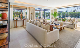 Luxueuze, mediterrane villa te koop, eerstelijnsgolf in een prestigieuze urbanisatie in Nueva Andalucia, Marbella 803302 