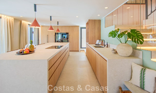 Luxueuze, mediterrane villa te koop, eerstelijnsgolf in een prestigieuze urbanisatie in Nueva Andalucia, Marbella 803310 