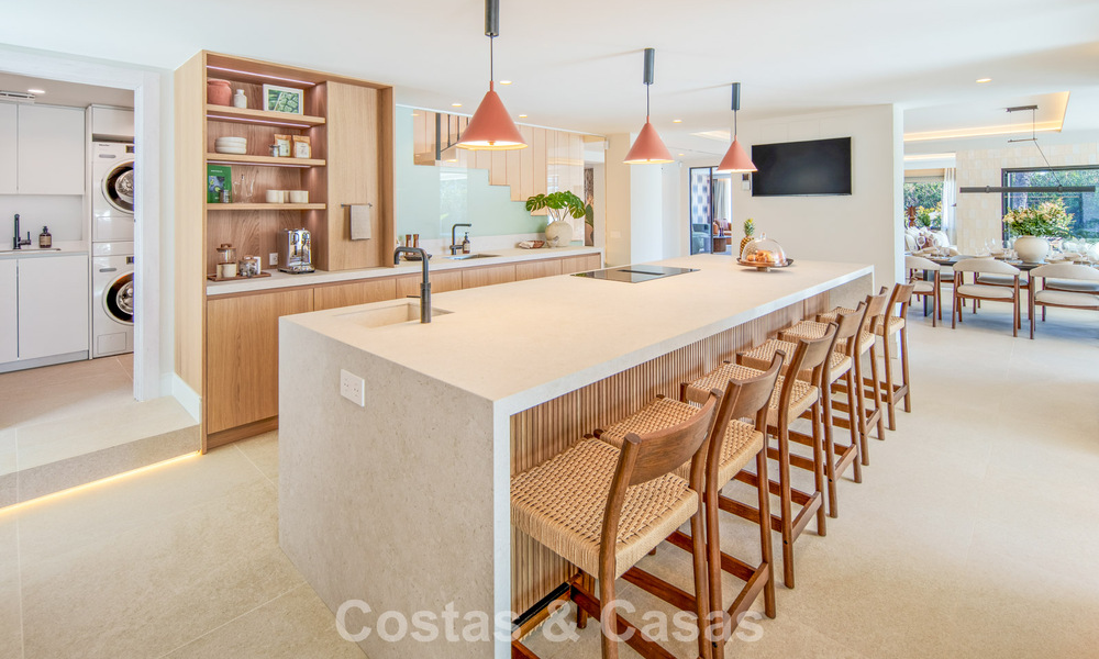 Luxueuze, mediterrane villa te koop, eerstelijnsgolf in een prestigieuze urbanisatie in Nueva Andalucia, Marbella 803312