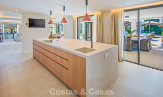 Luxueuze, mediterrane villa te koop, eerstelijnsgolf in een prestigieuze urbanisatie in Nueva Andalucia, Marbella 803313 