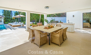 Luxueuze, mediterrane villa te koop, eerstelijnsgolf in een prestigieuze urbanisatie in Nueva Andalucia, Marbella 803317 