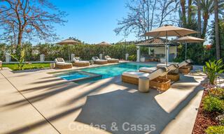 Luxueuze, mediterrane villa te koop, eerstelijnsgolf in een prestigieuze urbanisatie in Nueva Andalucia, Marbella 803324 