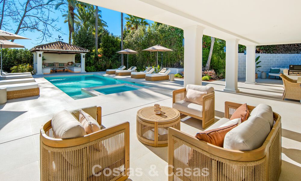 Luxueuze, mediterrane villa te koop, eerstelijnsgolf in een prestigieuze urbanisatie in Nueva Andalucia, Marbella 803325
