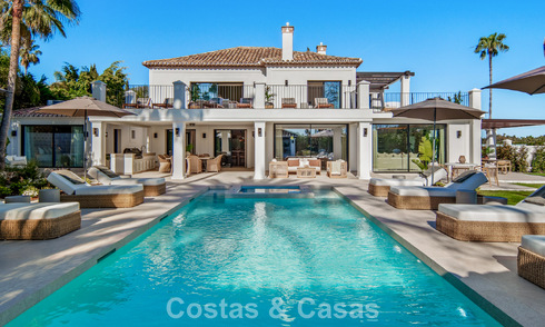 Luxueuze, mediterrane villa te koop, eerstelijnsgolf in een prestigieuze urbanisatie in Nueva Andalucia, Marbella 803333
