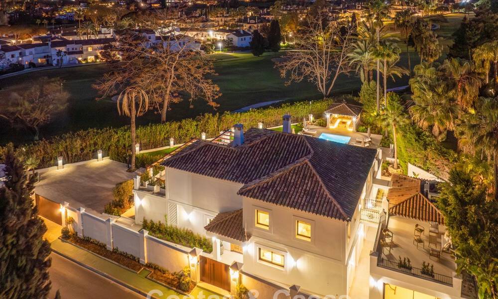 Luxueuze, mediterrane villa te koop, eerstelijnsgolf in een prestigieuze urbanisatie in Nueva Andalucia, Marbella 803337