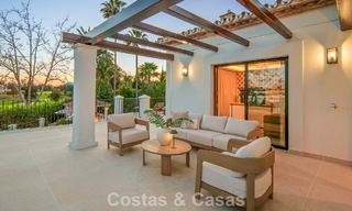 Luxueuze, mediterrane villa te koop, eerstelijnsgolf in een prestigieuze urbanisatie in Nueva Andalucia, Marbella 803340 