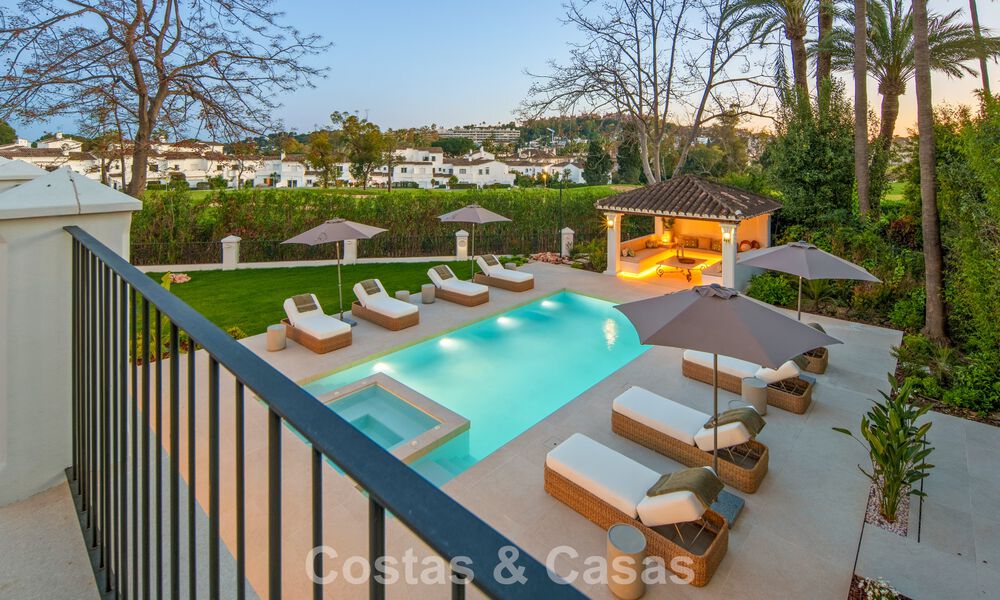 Luxueuze, mediterrane villa te koop, eerstelijnsgolf in een prestigieuze urbanisatie in Nueva Andalucia, Marbella 803341