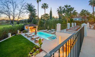 Luxueuze, mediterrane villa te koop, eerstelijnsgolf in een prestigieuze urbanisatie in Nueva Andalucia, Marbella 803342 