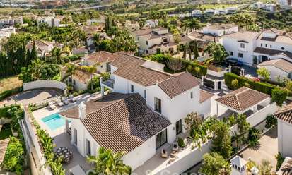 Eigentijdse, Spaanse luxevilla met panoramisch zeezicht te koop in Marbella - Benahavis 803347