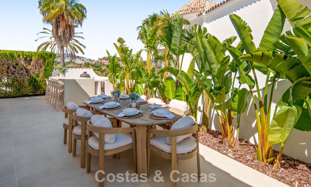 Eigentijdse, Spaanse luxevilla met panoramisch zeezicht te koop in Marbella - Benahavis 803355