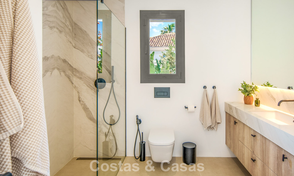 Eigentijdse, Spaanse luxevilla met panoramisch zeezicht te koop in Marbella - Benahavis 803371