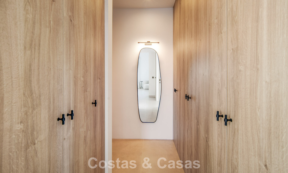 Eigentijdse, Spaanse luxevilla met panoramisch zeezicht te koop in Marbella - Benahavis 803383
