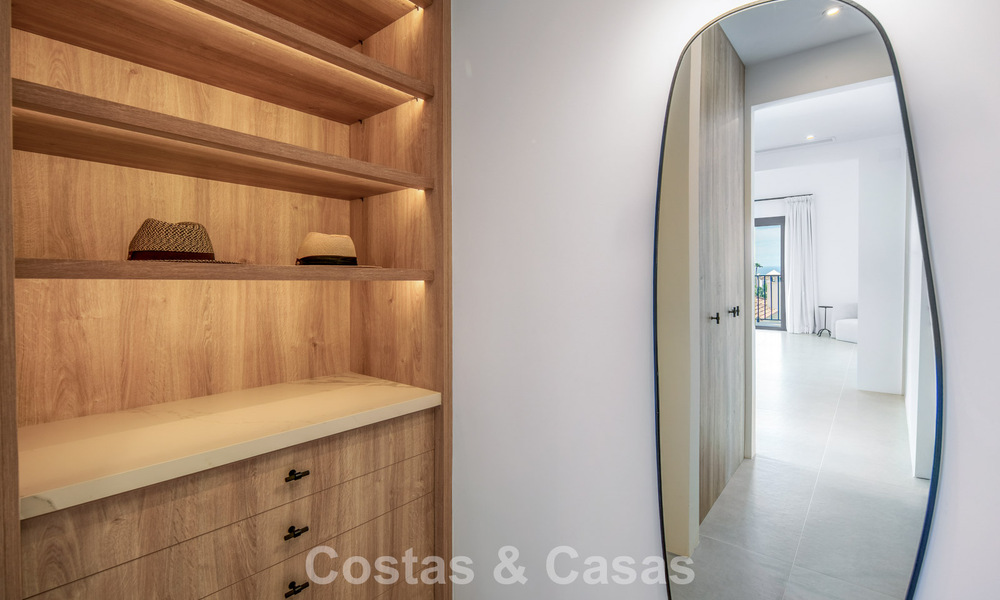 Eigentijdse, Spaanse luxevilla met panoramisch zeezicht te koop in Marbella - Benahavis 803384