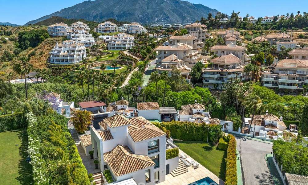 Elegante luxevilla met eigentijds-mediterrane architectuur te koop in een besloten wijk in Nueva Andalucia, Marbella 803404