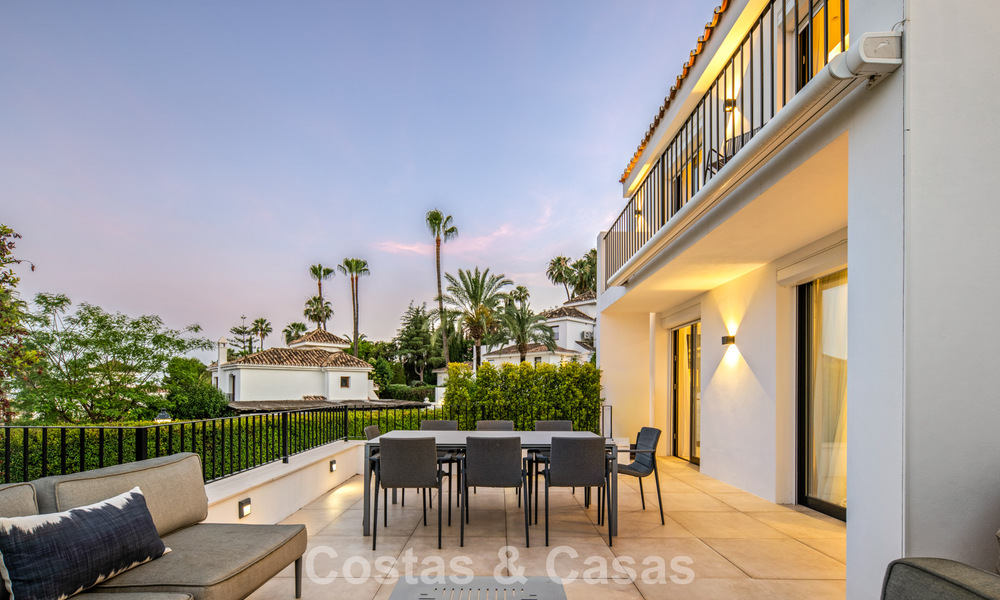 Elegante luxevilla met eigentijds-mediterrane architectuur te koop in een besloten wijk in Nueva Andalucia, Marbella 803409