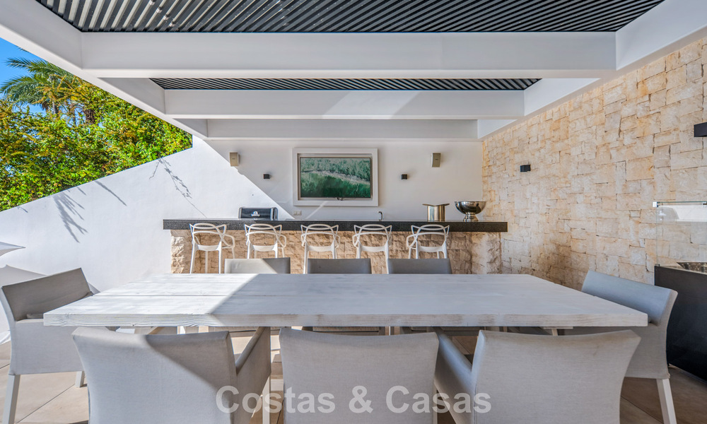 Elegante luxevilla met eigentijds-mediterrane architectuur te koop in een besloten wijk in Nueva Andalucia, Marbella 803424