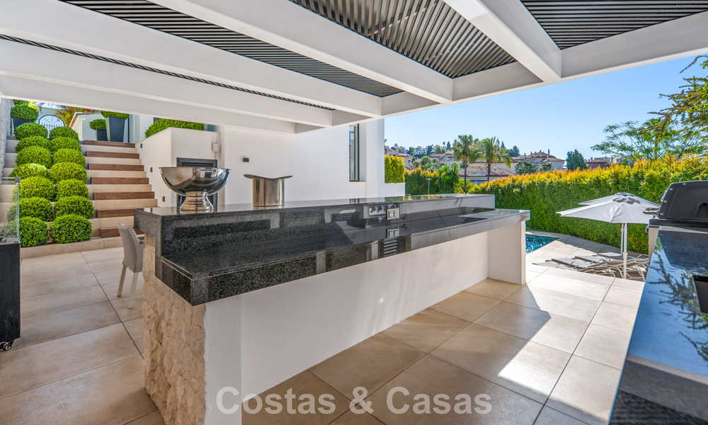 Elegante luxevilla met eigentijds-mediterrane architectuur te koop in een besloten wijk in Nueva Andalucia, Marbella 803426