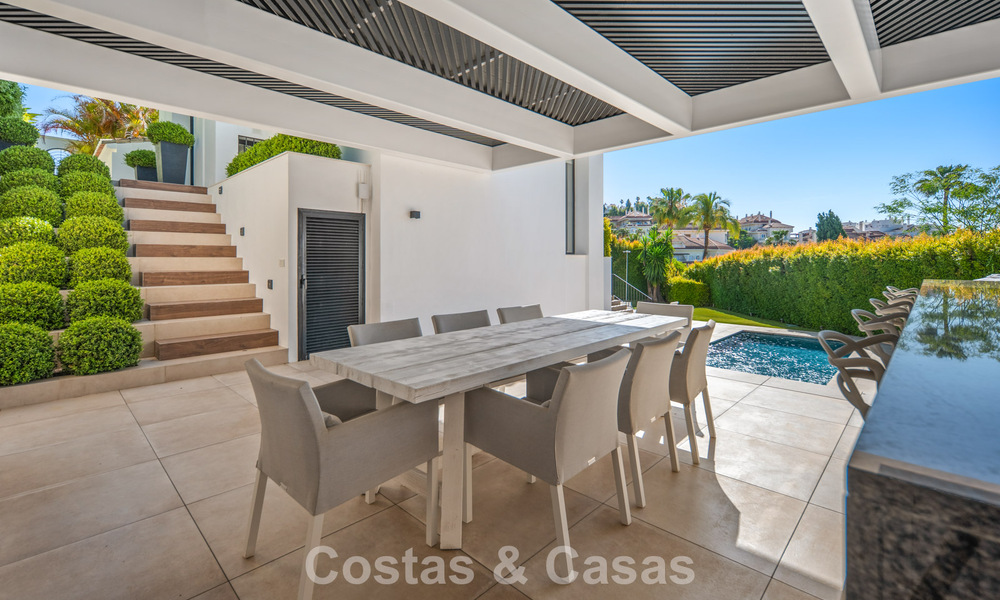 Elegante luxevilla met eigentijds-mediterrane architectuur te koop in een besloten wijk in Nueva Andalucia, Marbella 803427