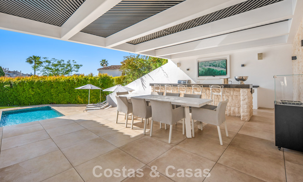 Elegante luxevilla met eigentijds-mediterrane architectuur te koop in een besloten wijk in Nueva Andalucia, Marbella 803428