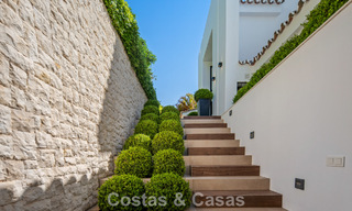 Elegante luxevilla met eigentijds-mediterrane architectuur te koop in een besloten wijk in Nueva Andalucia, Marbella 803429 