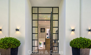 Elegante luxevilla met eigentijds-mediterrane architectuur te koop in een besloten wijk in Nueva Andalucia, Marbella 803430 