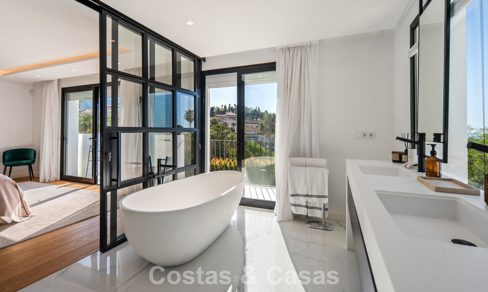 Elegante luxevilla met eigentijds-mediterrane architectuur te koop in een besloten wijk in Nueva Andalucia, Marbella 803434
