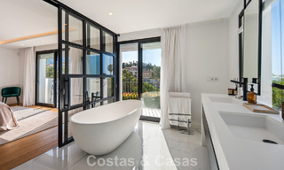 Elegante luxevilla met eigentijds-mediterrane architectuur te koop in een besloten wijk in Nueva Andalucia, Marbella 803434 