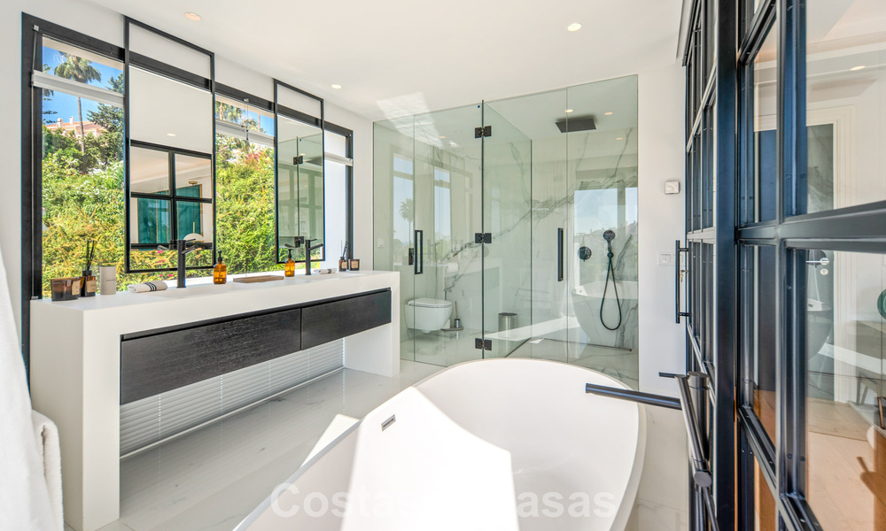Elegante luxevilla met eigentijds-mediterrane architectuur te koop in een besloten wijk in Nueva Andalucia, Marbella 803436