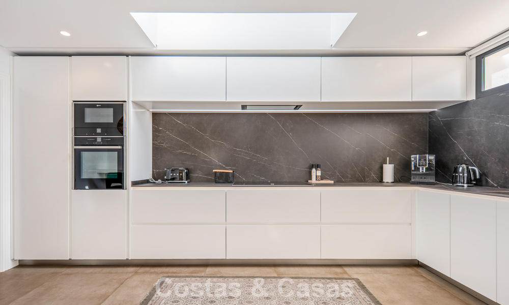 Elegante luxevilla met eigentijds-mediterrane architectuur te koop in een besloten wijk in Nueva Andalucia, Marbella 803445