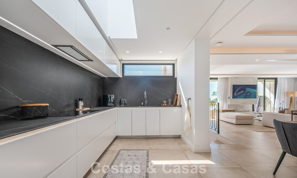 Elegante luxevilla met eigentijds-mediterrane architectuur te koop in een besloten wijk in Nueva Andalucia, Marbella 803446
