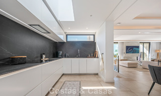 Elegante luxevilla met eigentijds-mediterrane architectuur te koop in een besloten wijk in Nueva Andalucia, Marbella 803446 