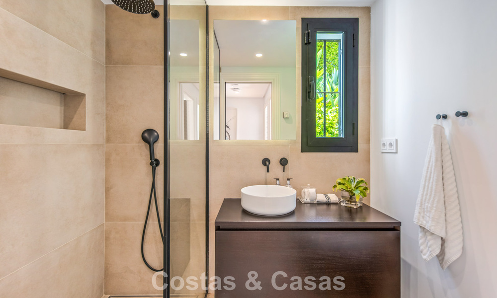 Elegante luxevilla met eigentijds-mediterrane architectuur te koop in een besloten wijk in Nueva Andalucia, Marbella 803453