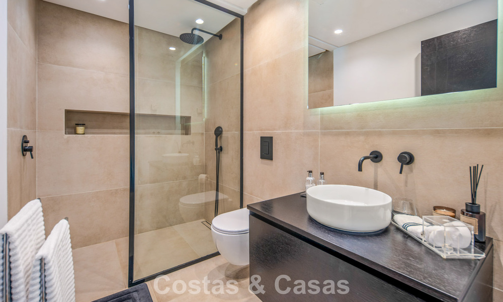 Elegante luxevilla met eigentijds-mediterrane architectuur te koop in een besloten wijk in Nueva Andalucia, Marbella 803461