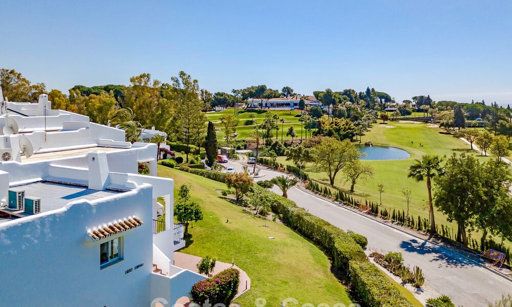 Gerenoveerde, halfvrijstaande woning met frontlinie golfzicht te koop in Aloha, Nueva Andalucia, Marbella 803133