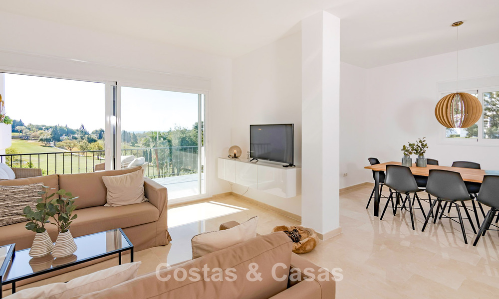 Gerenoveerde, halfvrijstaande woning met frontlinie golfzicht te koop in Aloha, Nueva Andalucia, Marbella 803134