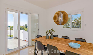 Gerenoveerde, halfvrijstaande woning met frontlinie golfzicht te koop in Aloha, Nueva Andalucia, Marbella 803136 