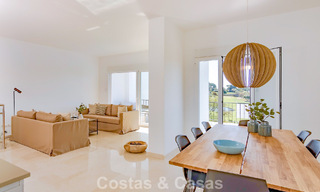 Gerenoveerde, halfvrijstaande woning met frontlinie golfzicht te koop in Aloha, Nueva Andalucia, Marbella 803137 