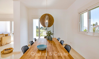 Gerenoveerde, halfvrijstaande woning met frontlinie golfzicht te koop in Aloha, Nueva Andalucia, Marbella 803138 
