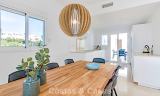 Gerenoveerde, halfvrijstaande woning met frontlinie golfzicht te koop in Aloha, Nueva Andalucia, Marbella 803139 