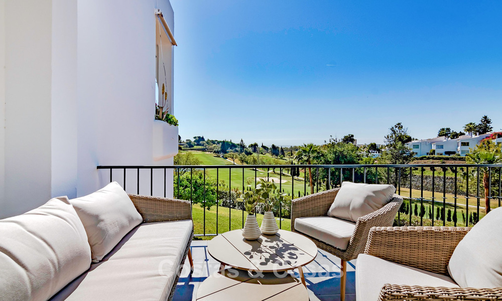 Gerenoveerde, halfvrijstaande woning met frontlinie golfzicht te koop in Aloha, Nueva Andalucia, Marbella 803149
