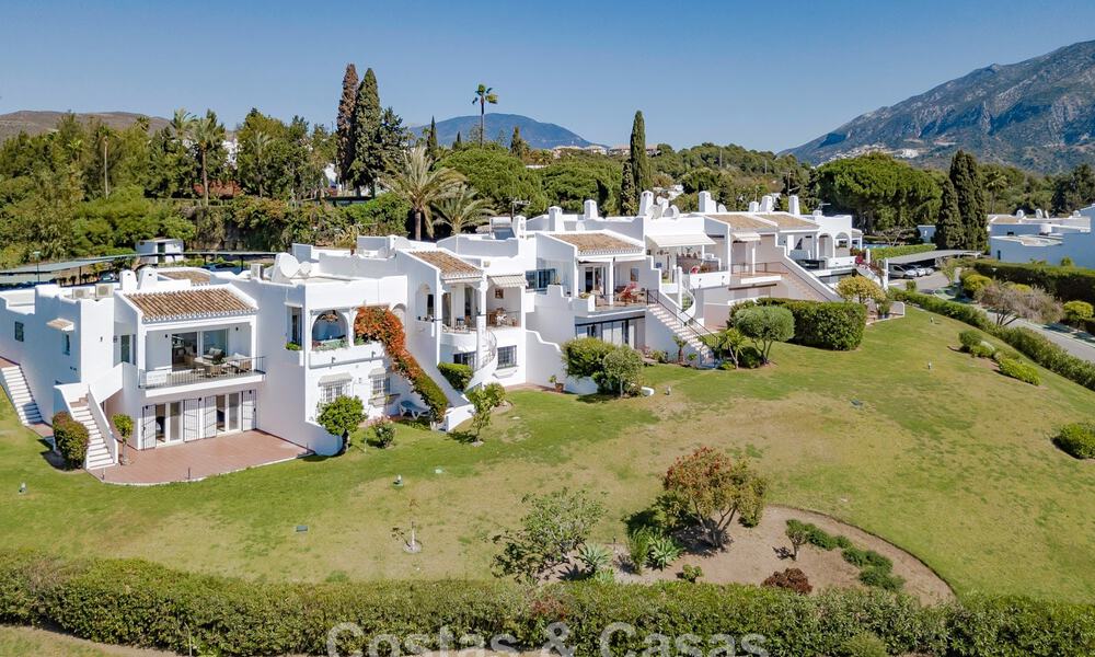 Gerenoveerde, halfvrijstaande woning met frontlinie golfzicht te koop in Aloha, Nueva Andalucia, Marbella 803155