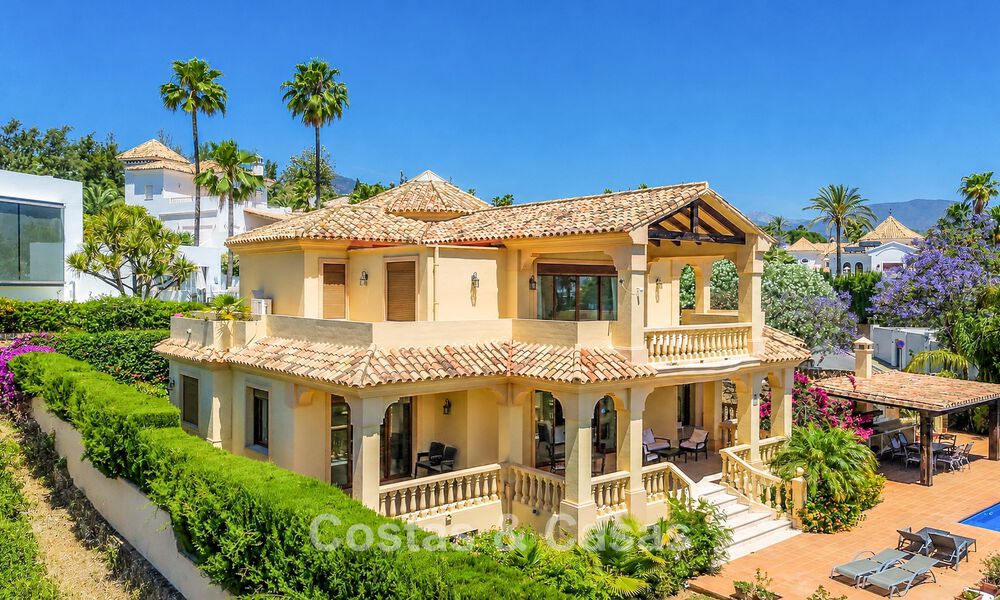 Ruime Mediterrane villa met zeezicht en fantastisch renovatiepotentieel te koop in La Quinta, Marbella - Benahavis 803473