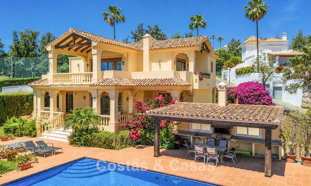 Ruime Mediterrane villa met zeezicht en fantastisch renovatiepotentieel te koop in La Quinta, Marbella - Benahavis 803474