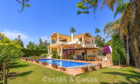 Ruime Mediterrane villa met zeezicht en fantastisch renovatiepotentieel te koop in La Quinta, Marbella - Benahavis 803476