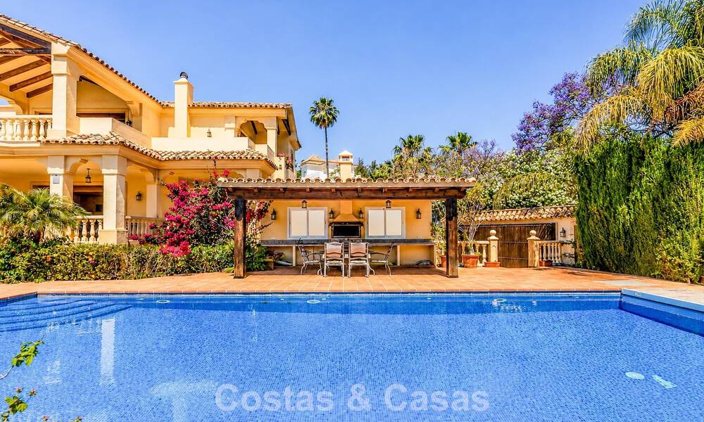 Ruime Mediterrane villa met zeezicht en fantastisch renovatiepotentieel te koop in La Quinta, Marbella - Benahavis 803477