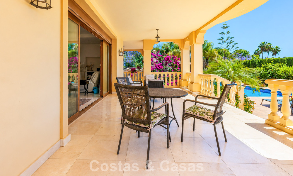 Ruime Mediterrane villa met zeezicht en fantastisch renovatiepotentieel te koop in La Quinta, Marbella - Benahavis 803478