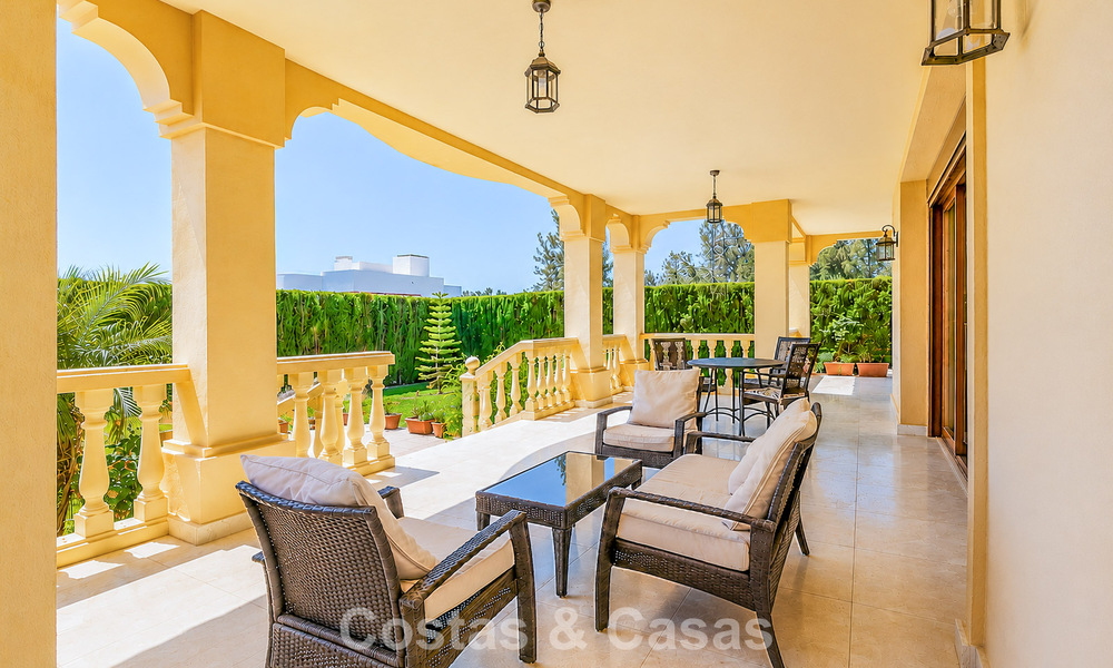 Ruime Mediterrane villa met zeezicht en fantastisch renovatiepotentieel te koop in La Quinta, Marbella - Benahavis 803479